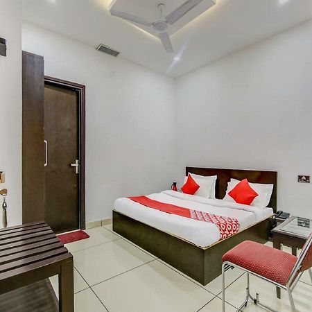 Oyo 27999 Hotel Deep Sirsa Exteriör bild