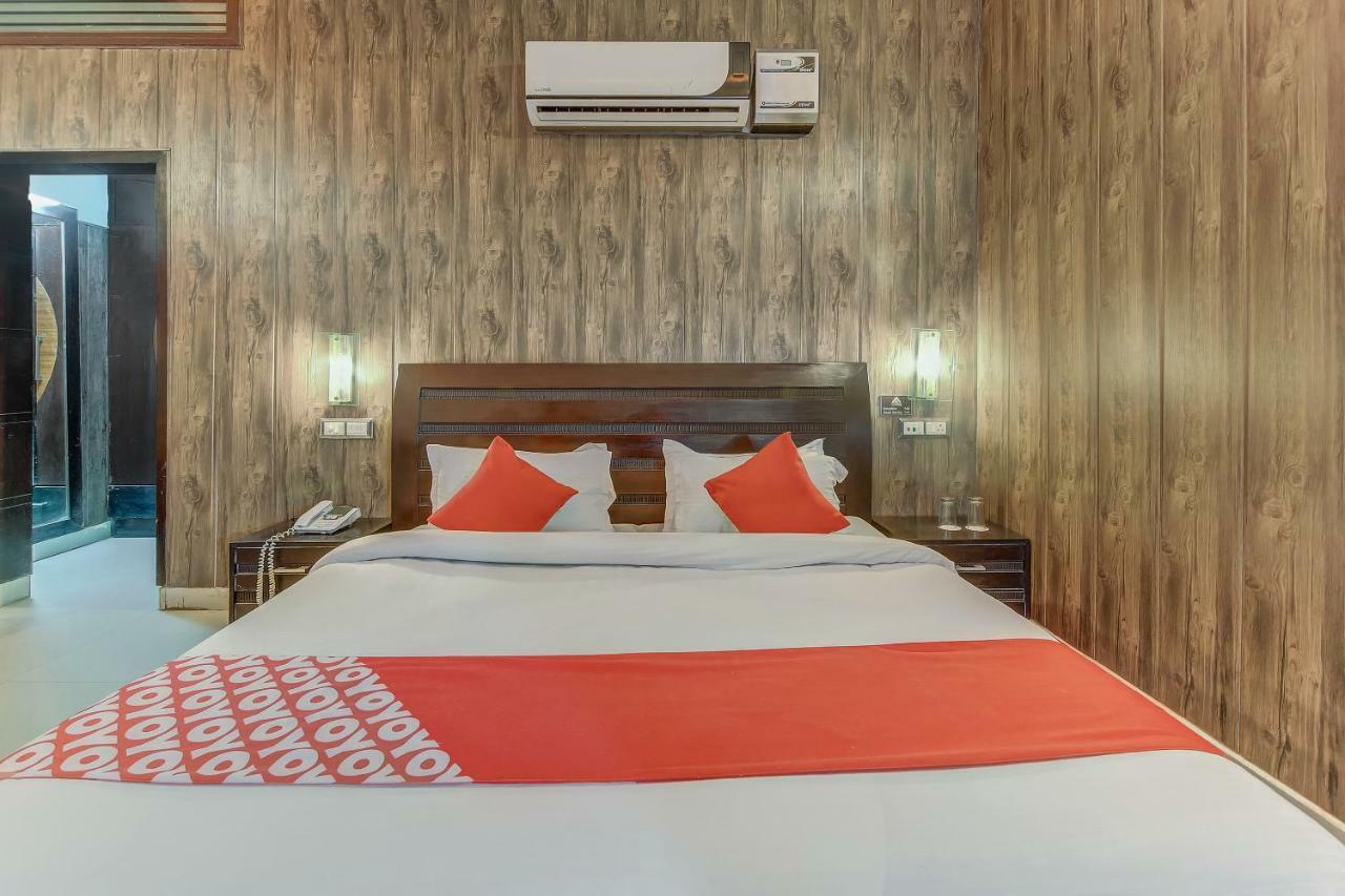 Oyo 27999 Hotel Deep Sirsa Exteriör bild